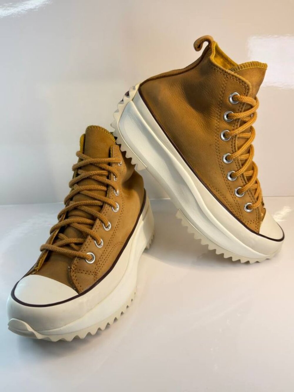 Converse Chuck Taylor All Star Lift Platform Leather – Women’s US 7.5